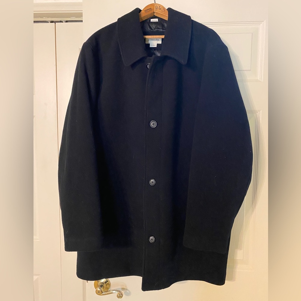 Mens black dress coat. Size XL